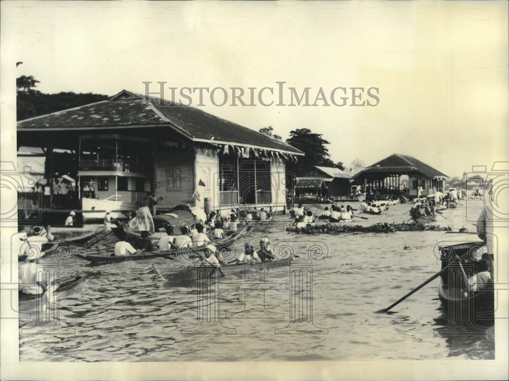 1926 Press Photo People ride boats to witness ancient ceremony in Thailand - Historic Images