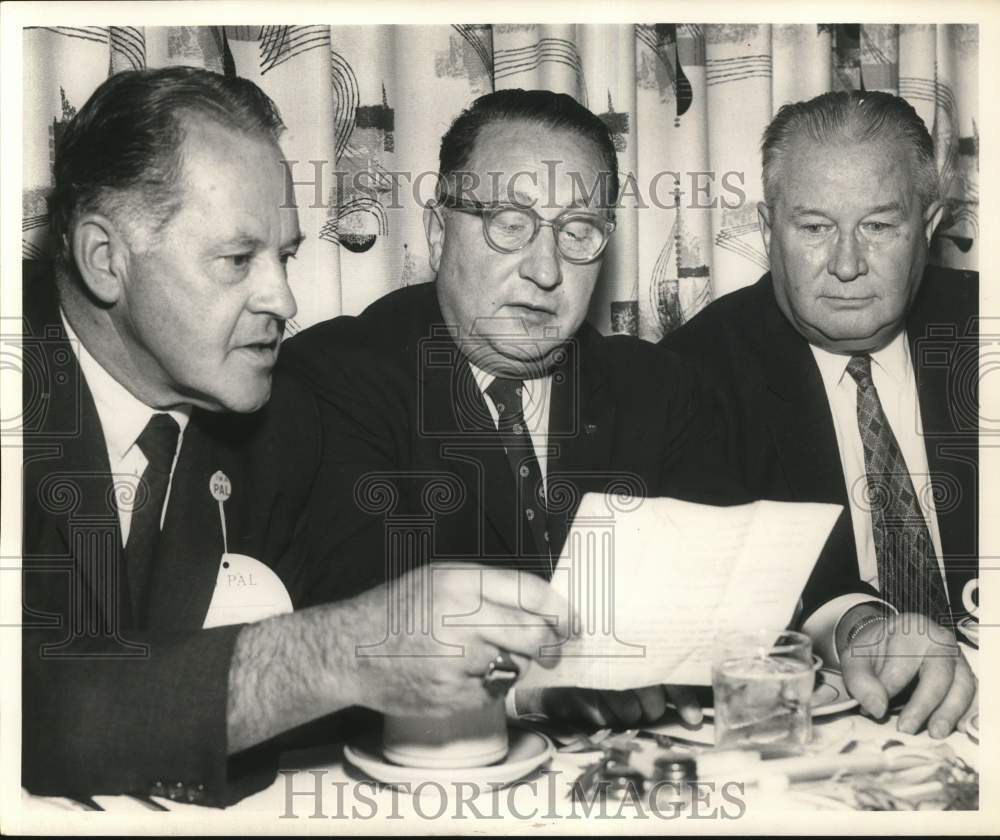 1957 Press Photo Mayor Nolan Ziegler with Walter R. Sohn and Samuel W. Frank - Historic Images