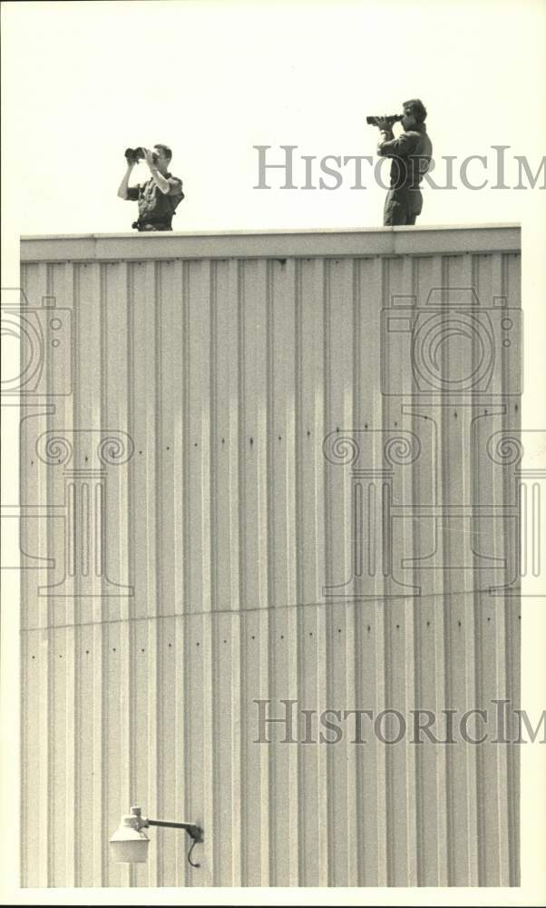1987 Press Photo Security on Harley Davidson Building in York, Pennsylvania - Historic Images