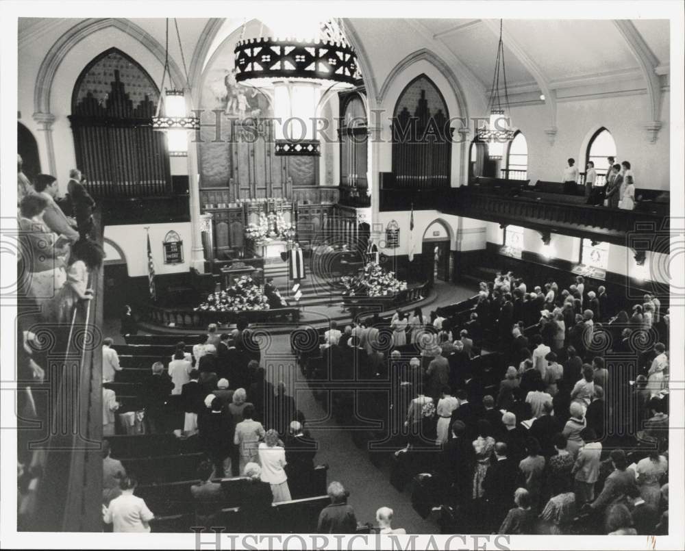 1988 Press Photo Interior of Grace United Methodist Church at Easter Service- Historic Images