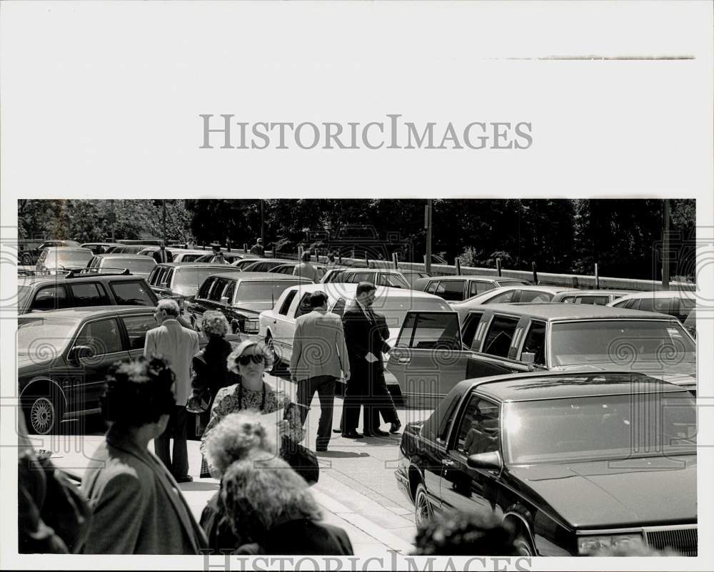 1992 Press Photo Cars and Limousines Parked at Protest - pna22147 - Historic Images