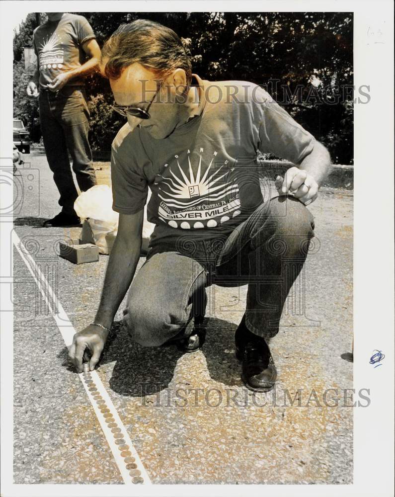 1992 Press Photo Jim Maley at Goodwill Industries Silver Mile Charity Fundraiser - Historic Images