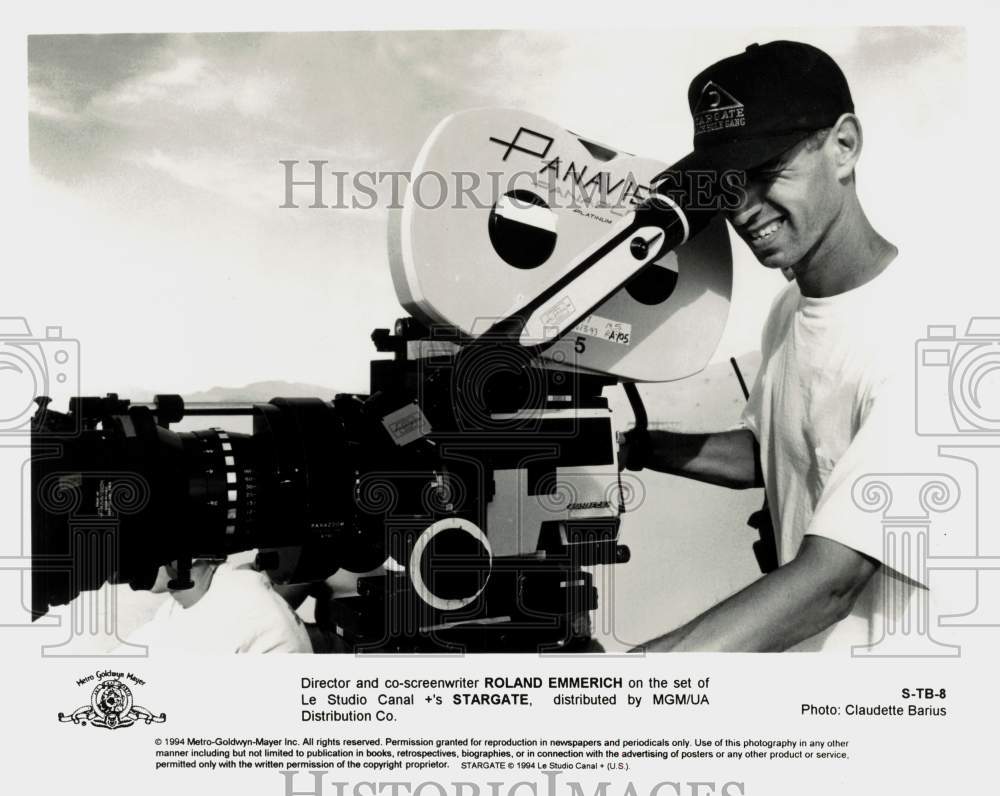 1994 Press Photo Director and Writer Roland Emmerich on the Set of &quot;Stargate&quot;- Historic Images