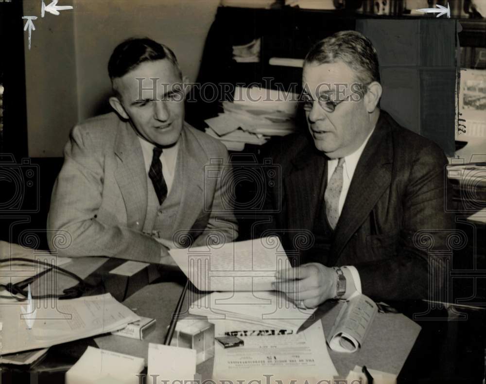 1937 Press Photo J. Hansell French and Howard G. Eisaman, Farm Show Officials- Historic Images