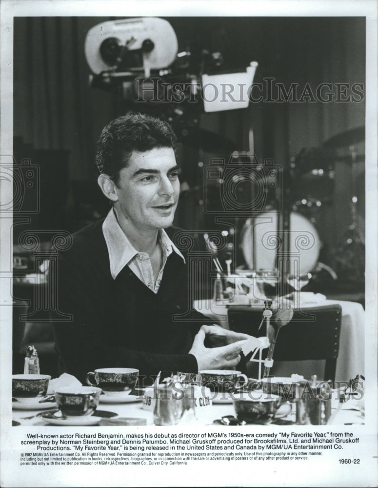 1982 actor Richard Benjamin as director - Historic Images