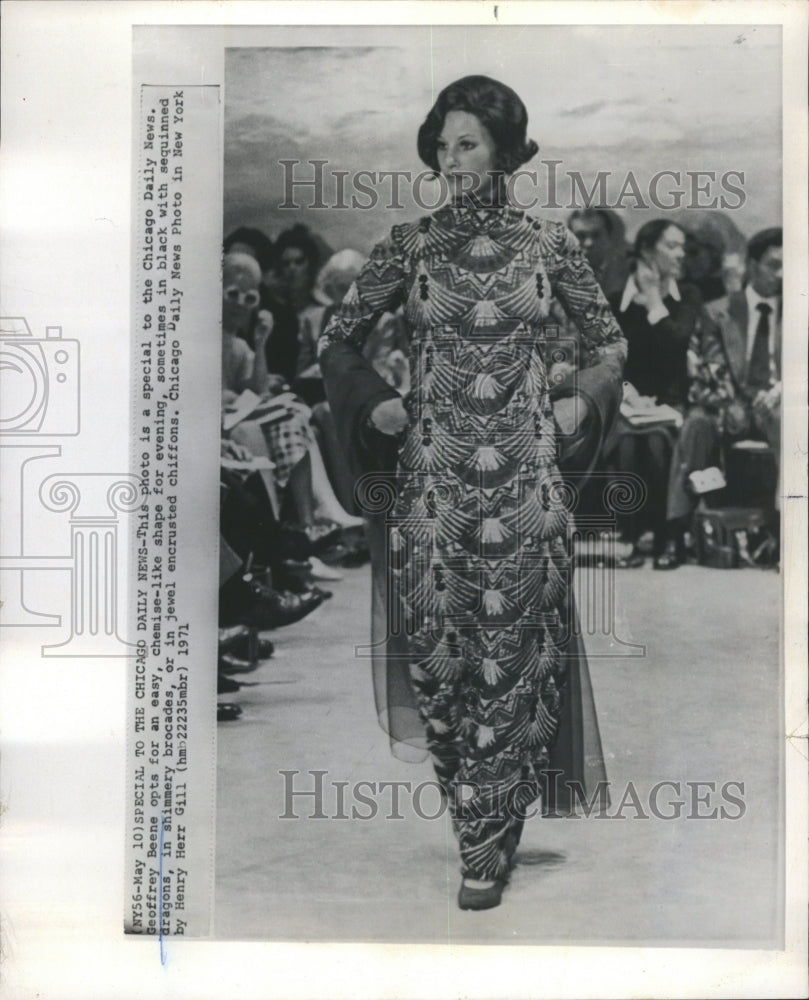 1971 designer Geoffrey Beene gown - Historic Images