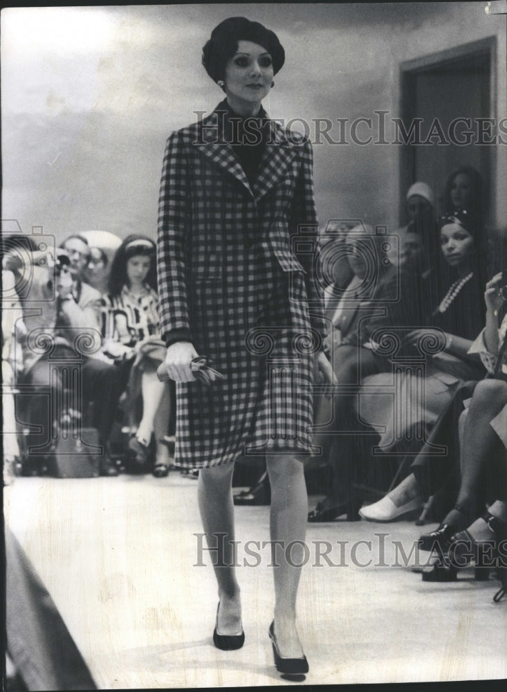1973 Geoffrey Beene Fashion Design Coat - Historic Images