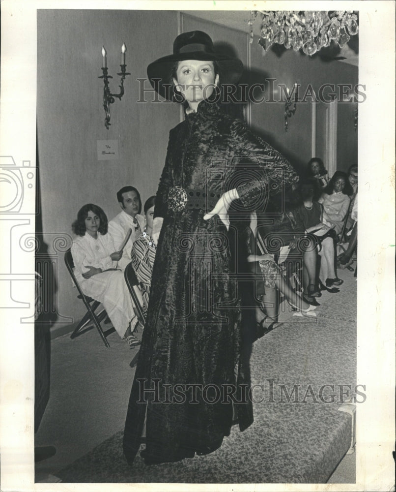 1971 Geoffrey Beene designer evening gown - Historic Images