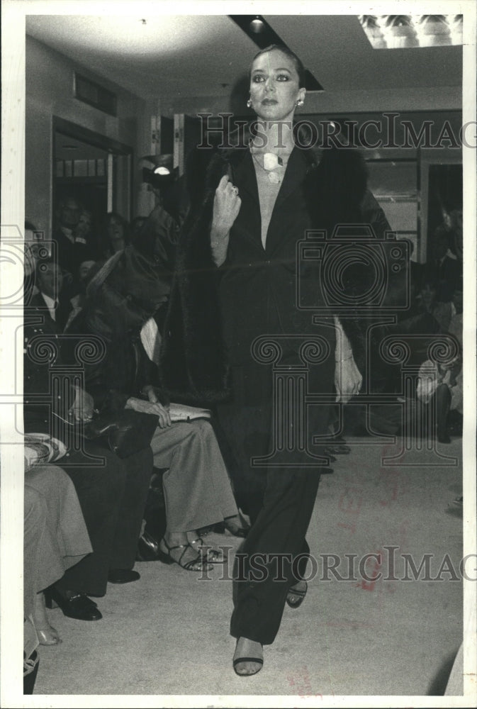 1978 Geoffrey Beene Fashion Suit Designer - Historic Images