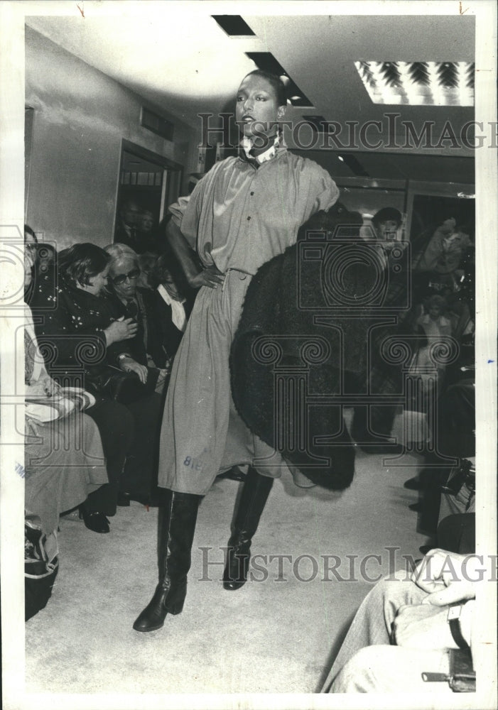 1978 Geoffrey Beene "Beene Bag" Fashions - Historic Images