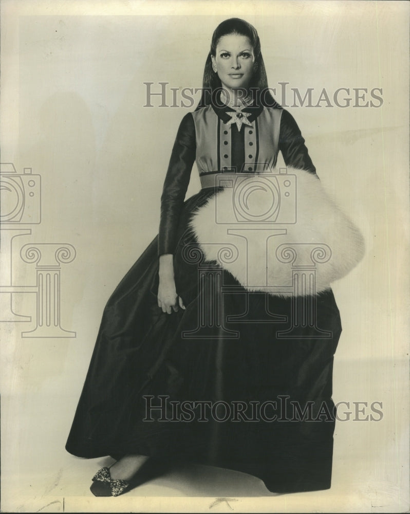 1968 Geoffrey Beene evening gown design - Historic Images