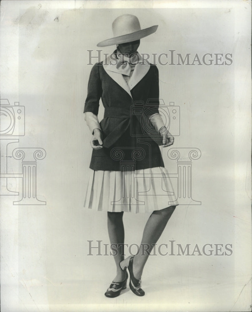 1972 Kasper Joan Leslie Division Women Suit - Historic Images