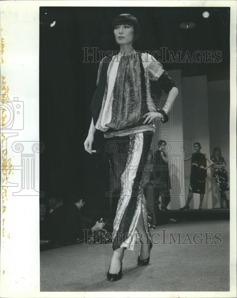 1982 Michael Katz Gown Outfit Jim Frost - Historic Images