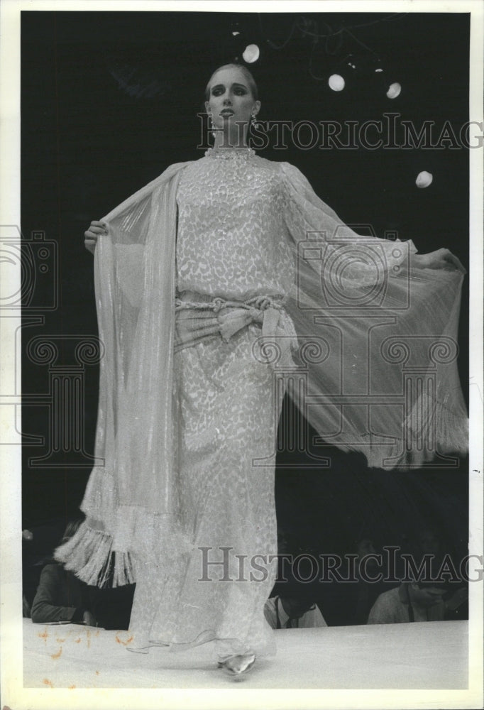 1981 Oscar de la Rentas Fashion Design - Historic Images