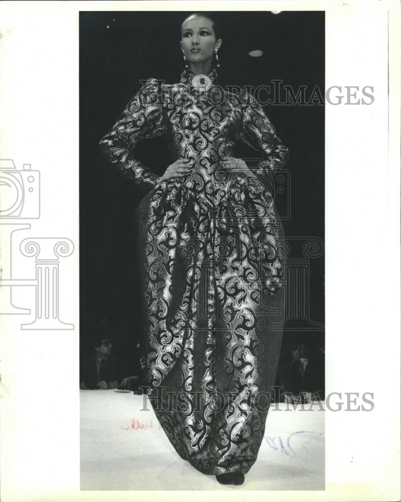 1982 Oscar De La Rentas Fashion Design - Historic Images