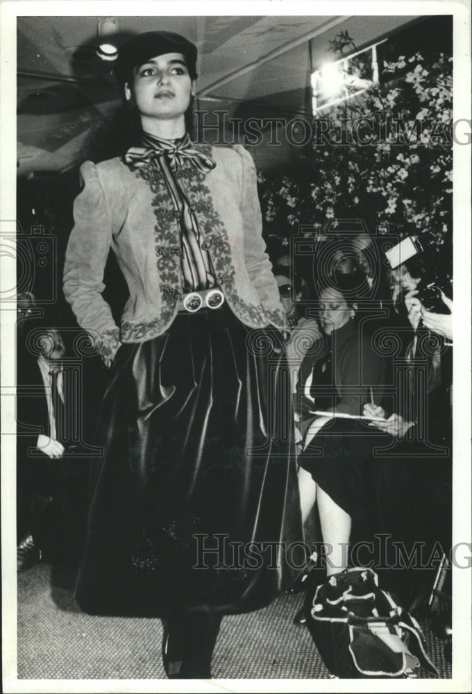 1990 evening jacket from Oscar de la Renta - Historic Images