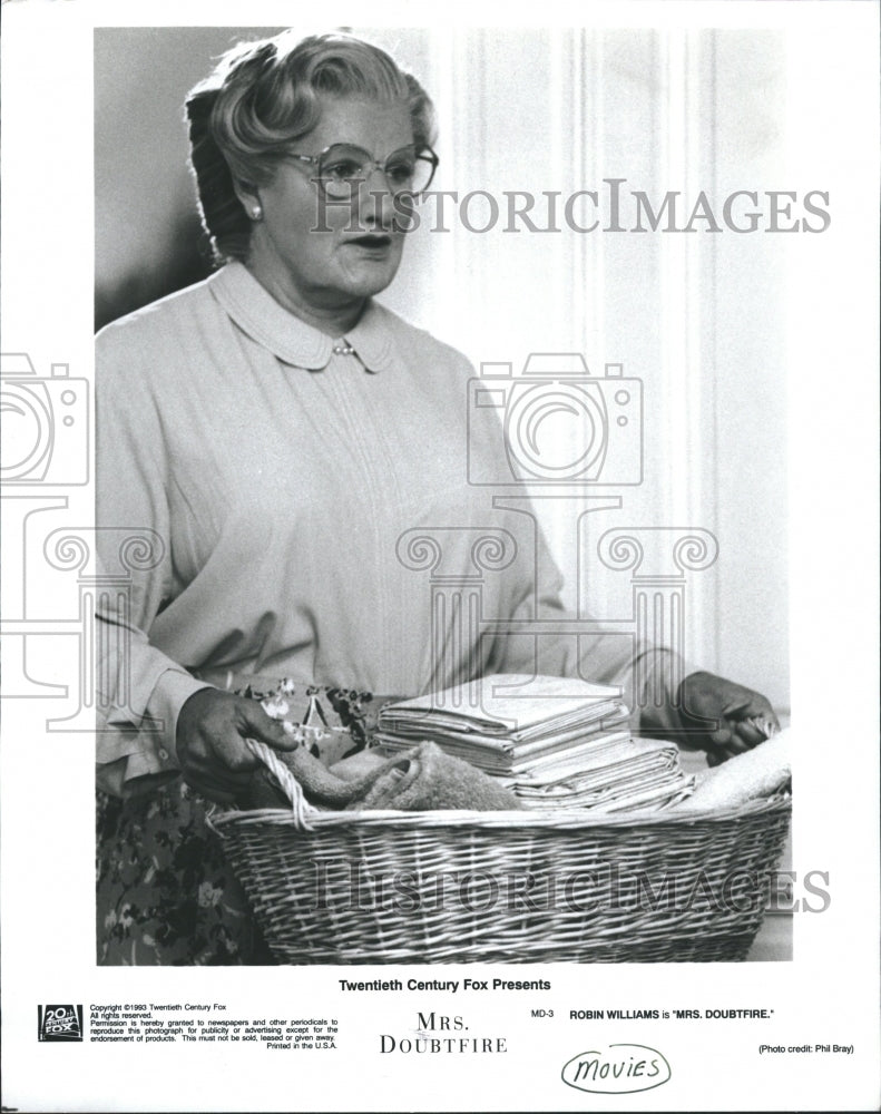 1993 Robin Williams As &quot;Mrs. Doubtfire&quot; - Historic Images