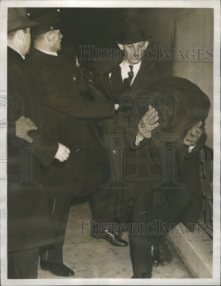 1938 Press Photo Chicago Policeman Silver Shirt Fight - Historic Images