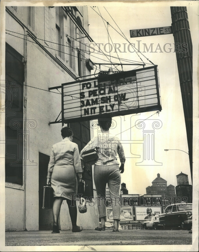 1963 Press Photo Run down Silver Frolics in Chicago - Historic Images