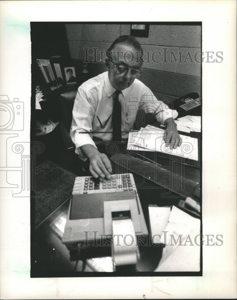 1989 William Snefky Accountant Tax Preparer - Historic Images