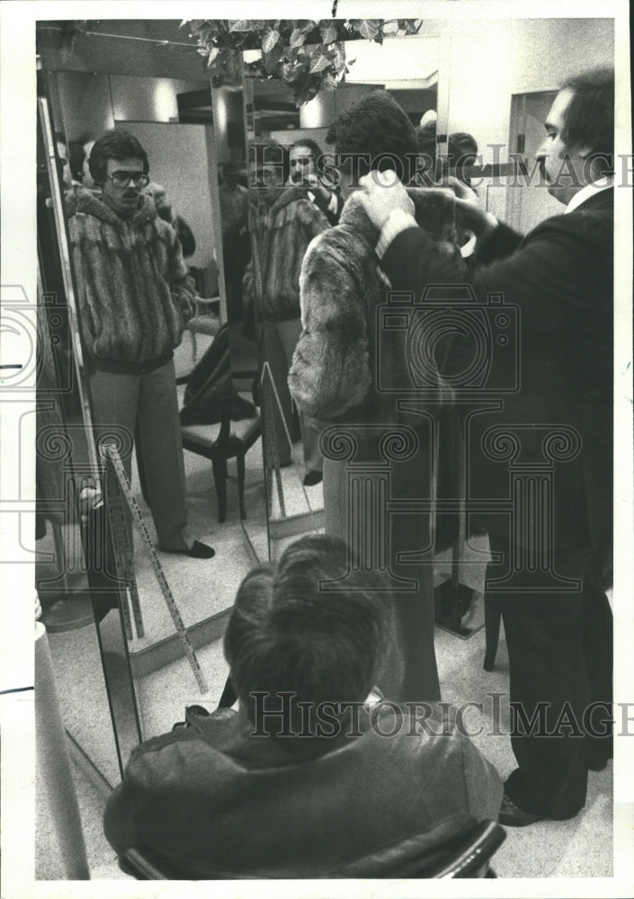 1977 Bonwits fur on sale - Historic Images