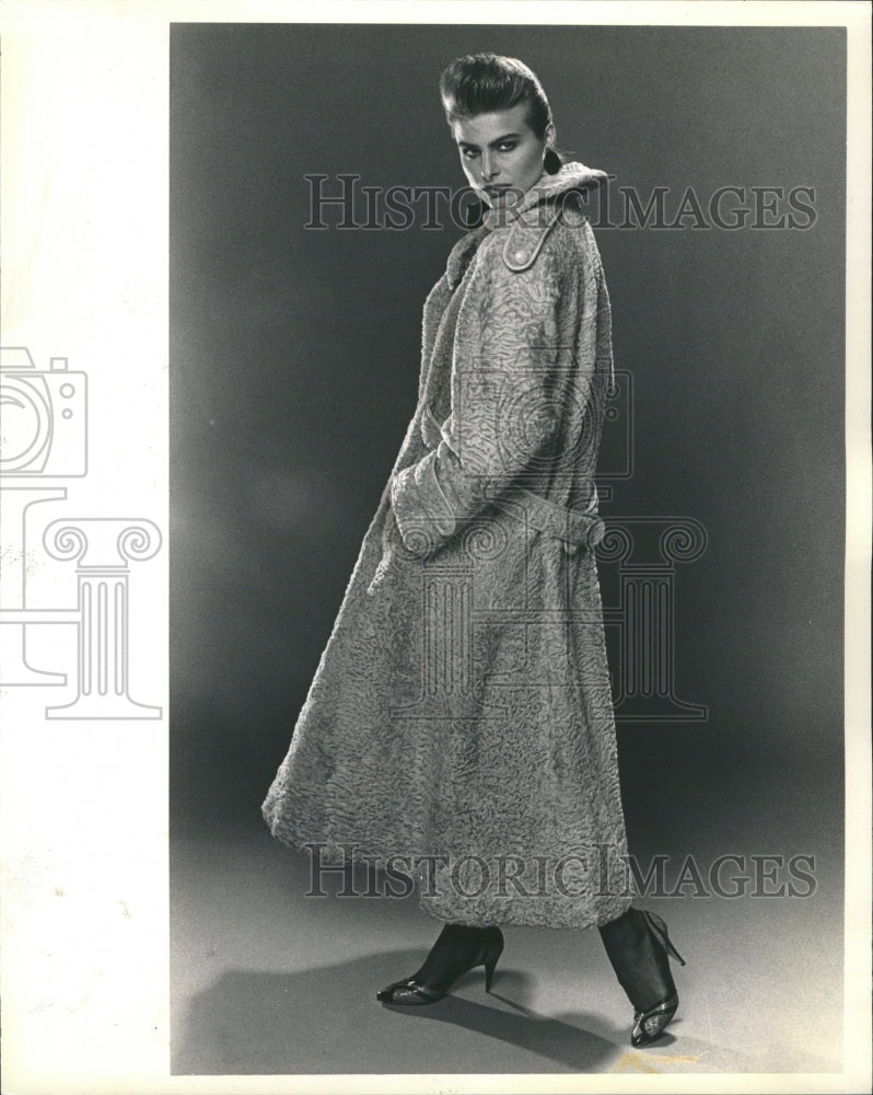 1986 Racoon coat with deep armholes - Historic Images