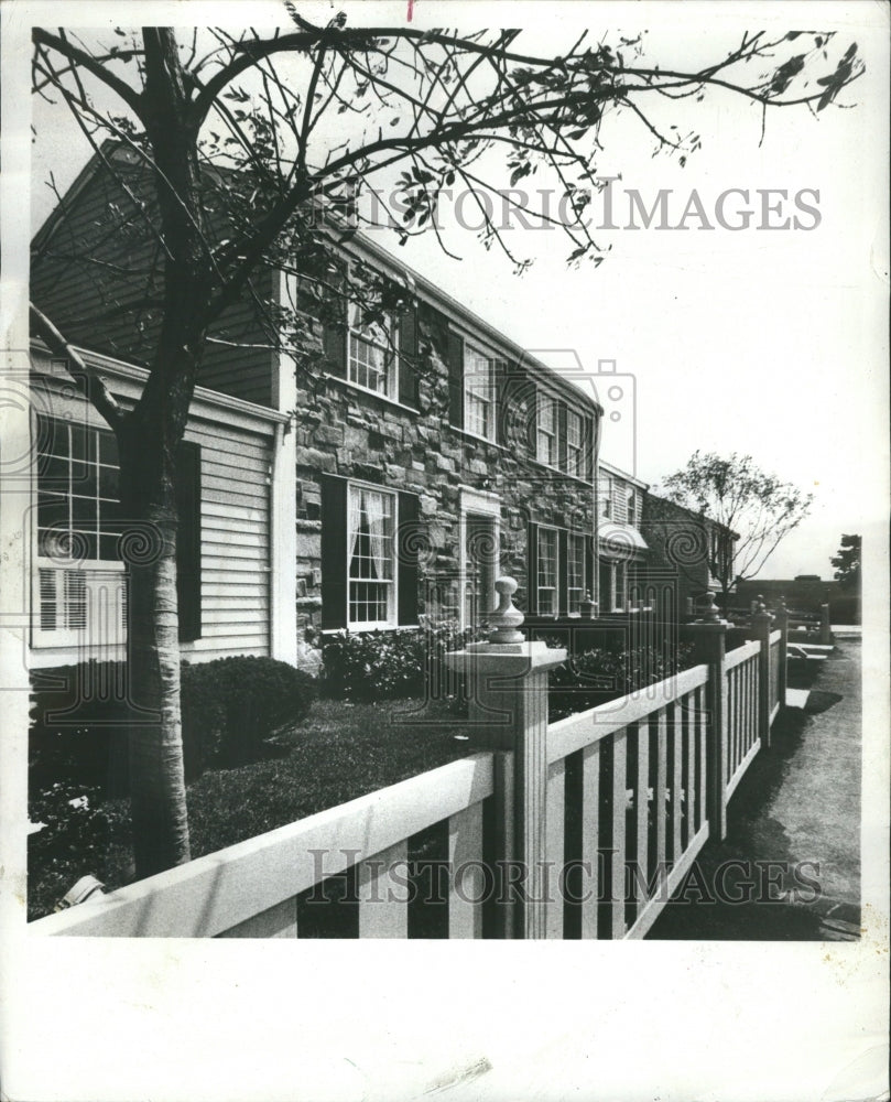 1970 Colonial - Historic Images