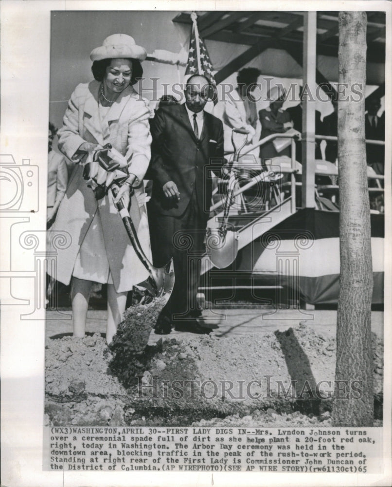 1965 Press Photo First Lady Johnson  in Arbor ceremony - Historic Images