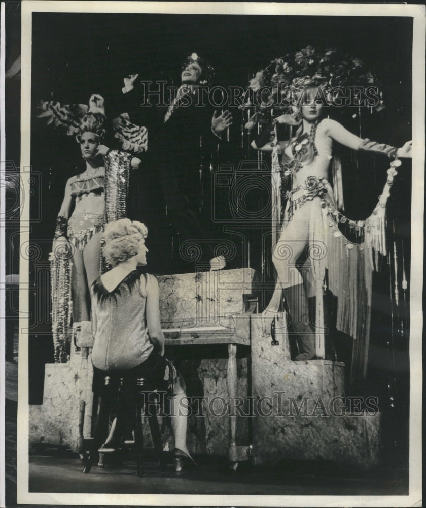 1969 David Haine and Melissa Hart &quot;Cabaret&quot; - Historic Images