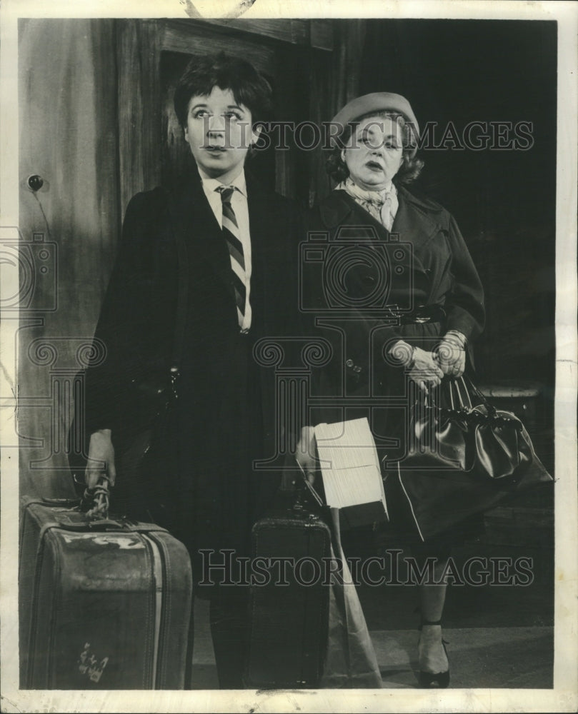 1962 Frances Cuka Hermione Baddeley Actor - Historic Images