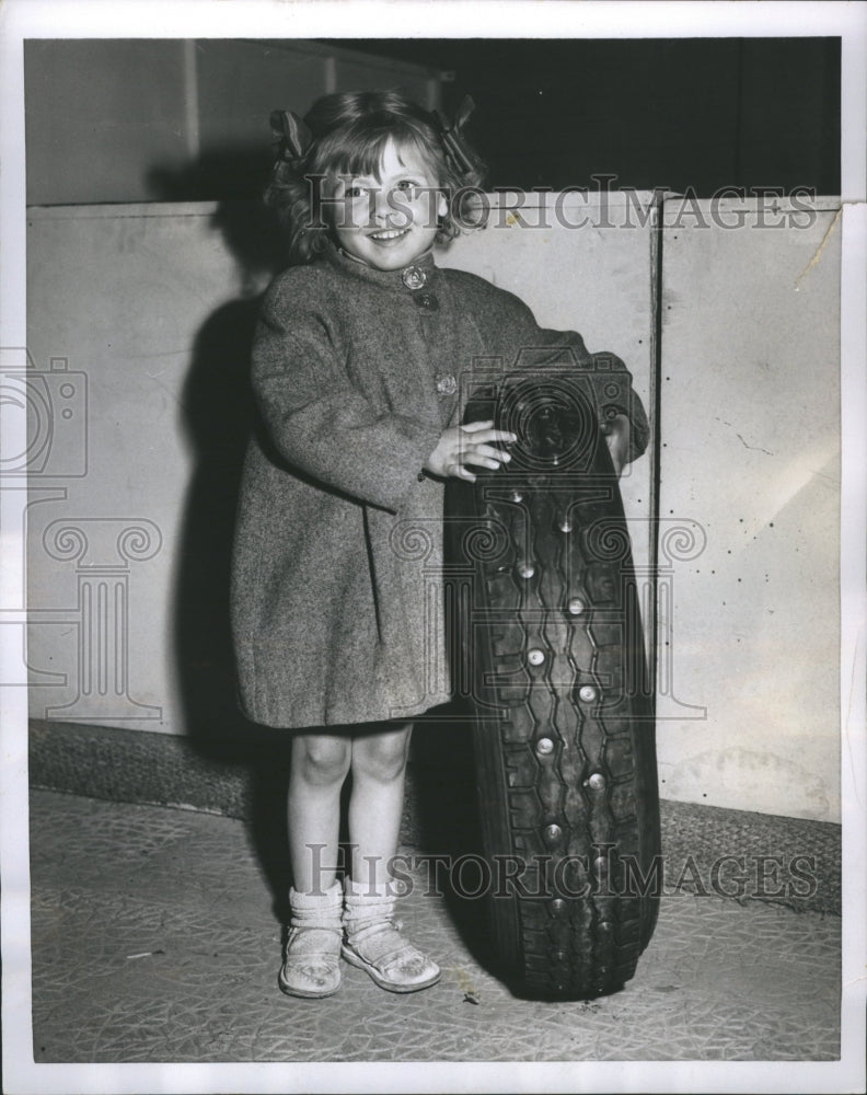 1954 French M Vetllant Blacksmith Tires - Historic Images