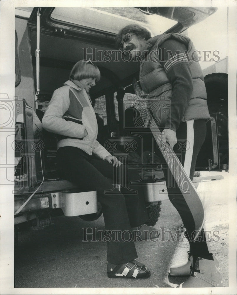 1975 Alpine Design Vest Parka Boots Skiers - Historic Images