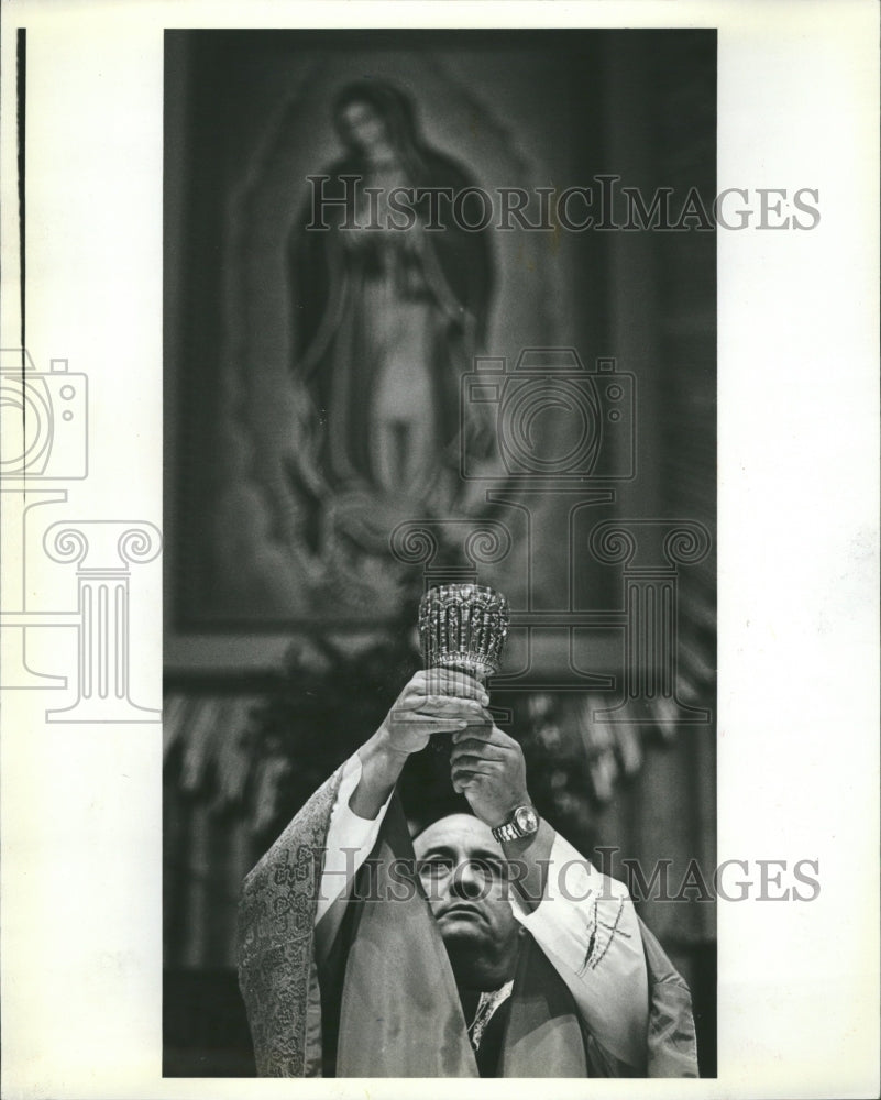 1981 Alfonso Muniz Chalice Mass Our Lady - Historic Images