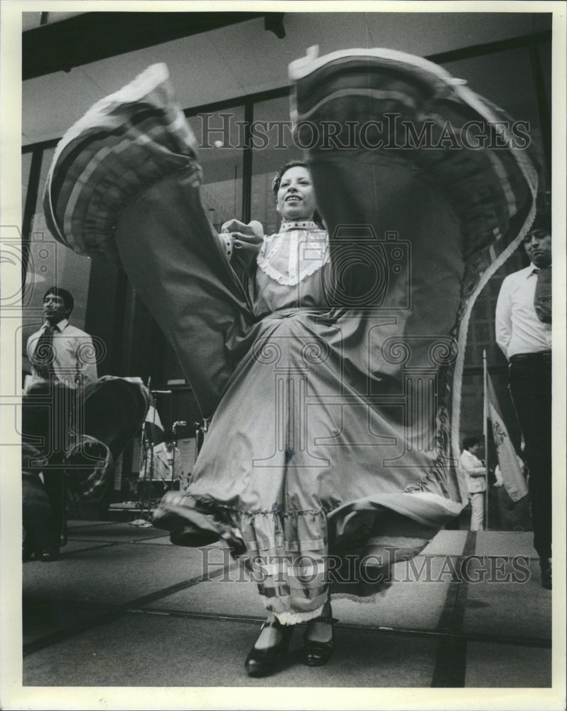 1981 Daley Plaza Hispanic Week Dancers - Historic Images