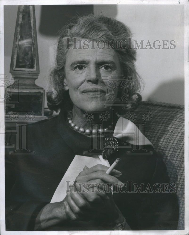 1968 Mrs Benjamin Spock smoking - Historic Images