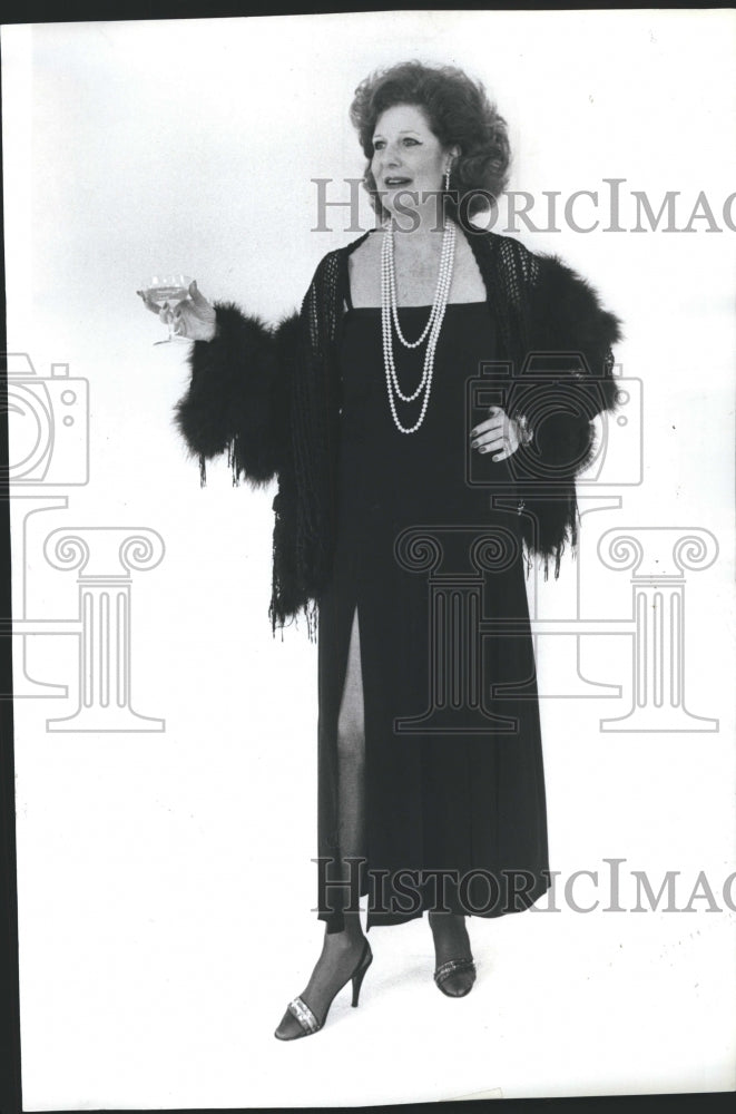 1983 Ann Spivak modeling for Tavy - Historic Images