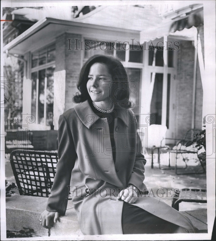 1969 Laura Evans Ford at home - Historic Images