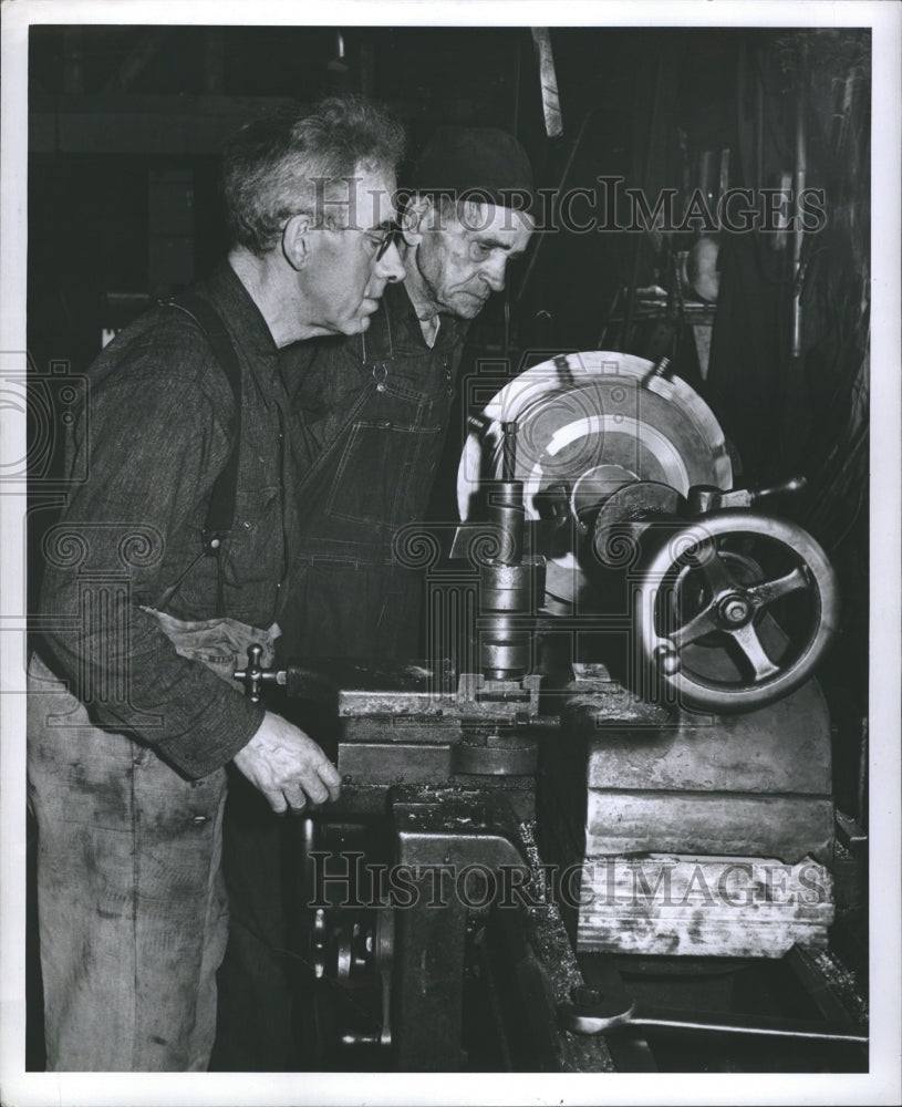 1942 Press Photo Bay City Machine Shop - Historic Images