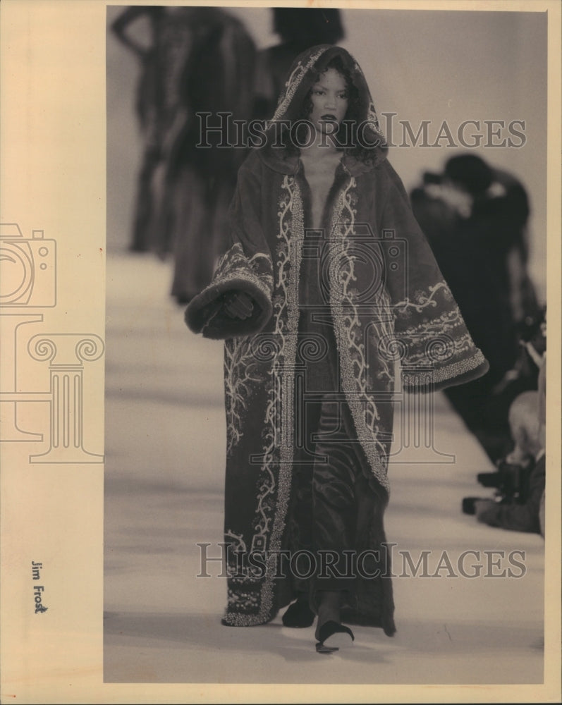 1993 New York shearling coat Isaac Mizrahi - Historic Images