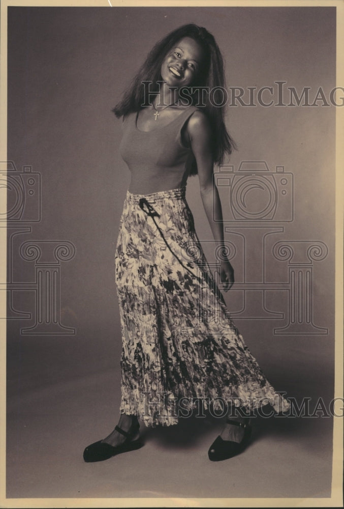 1993 Cotton broomstick skirt Venture stores - Historic Images