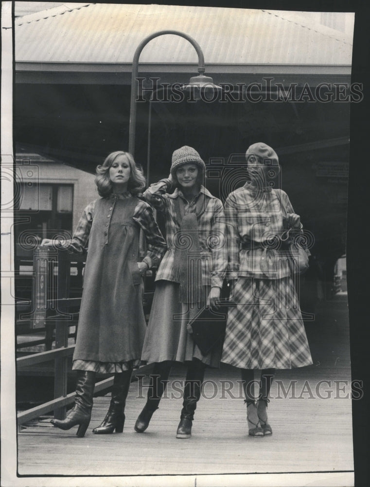 1975 Veratile Accessories Work Fall Looks - Historic Images