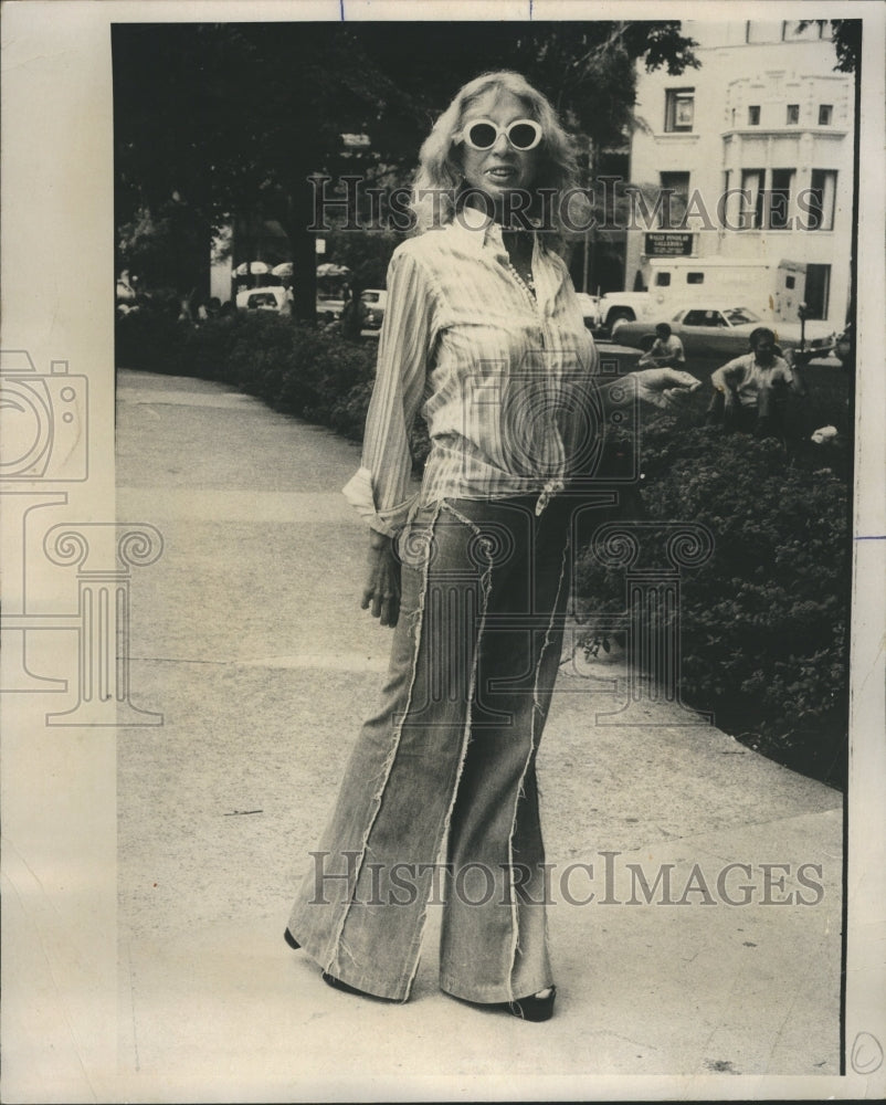 1975 - Ladies Fashion - Historic Images