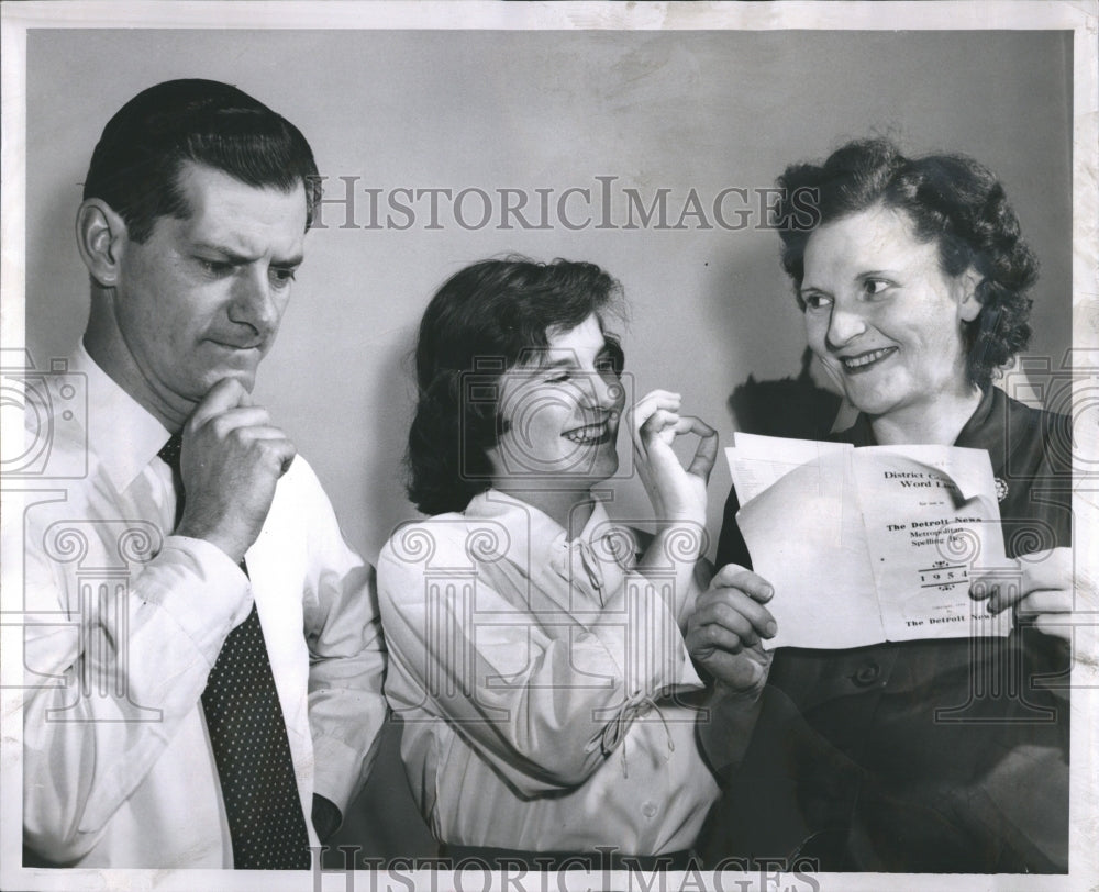 1954 Spelling Bee Ralph Pat Elsie Giasson - Historic Images