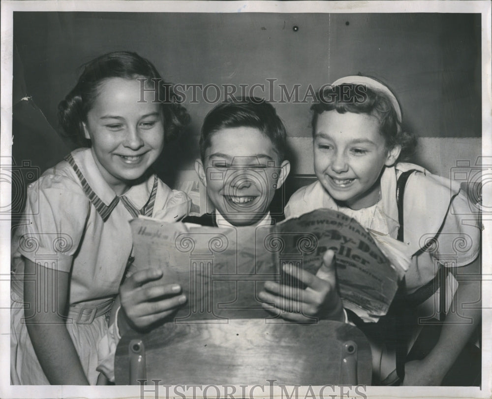1953 Spelling bee Linda Eitner Janet Olson - Historic Images