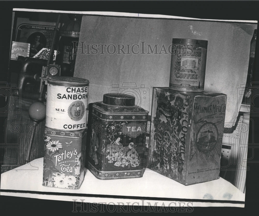 1962 Antique Collectors Maxwell House - Historic Images