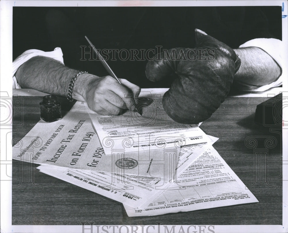 1959 Press Photo Tapes Income Papers Pens Detroit - Historic Images