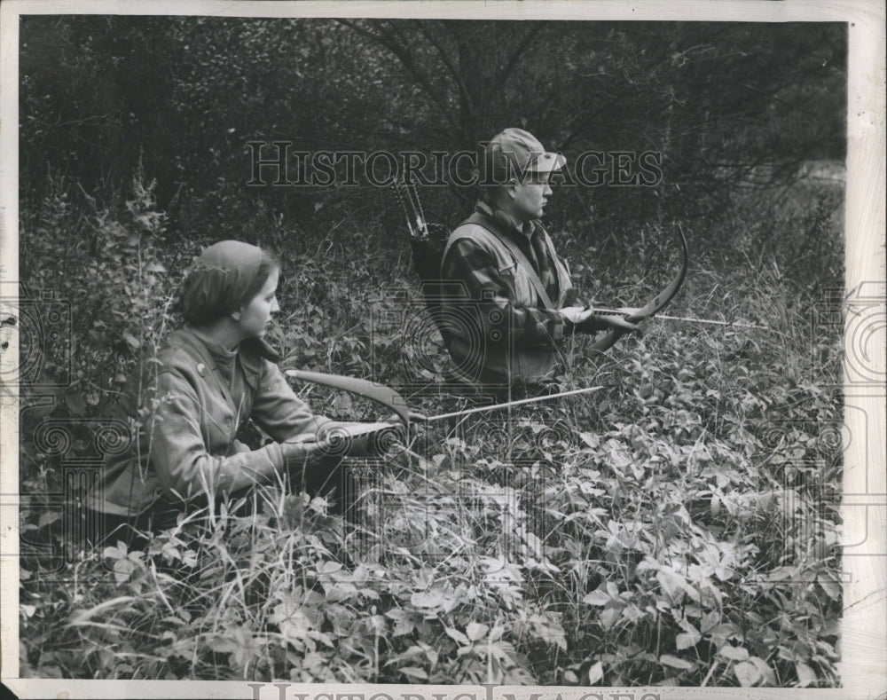 1947 Archery Dion Henderson - Historic Images