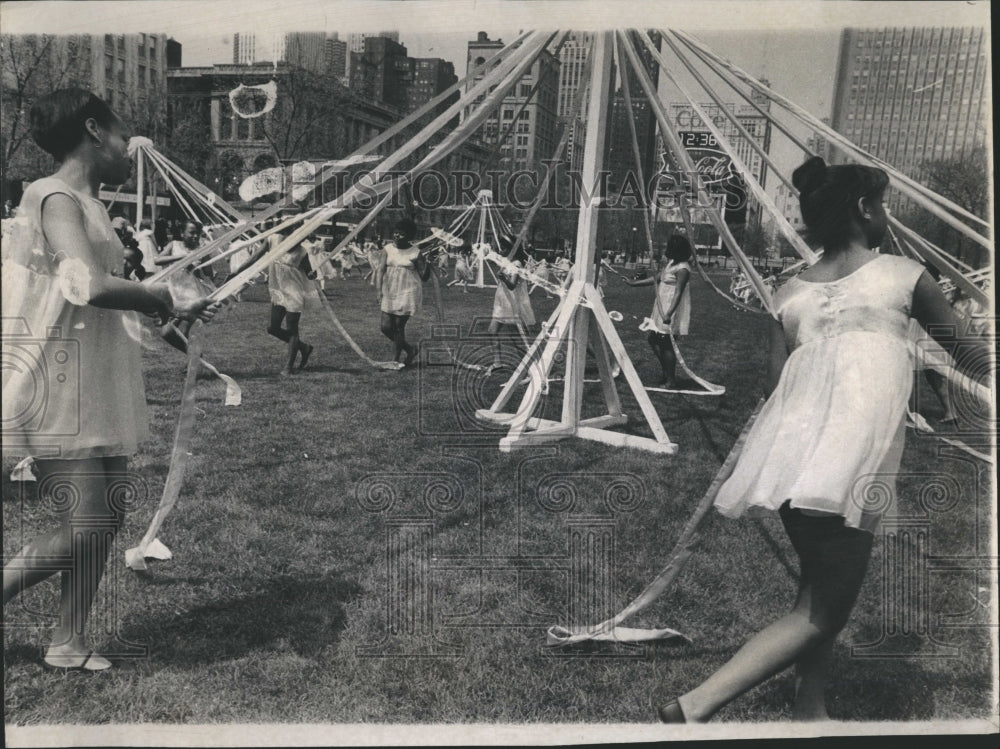 1968 Press Photo Maypole Dancers Grant Park Arbor Day - Historic Images