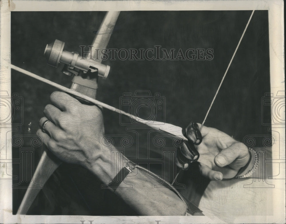 1947 bow sight invented by G.T. Bradley - Historic Images