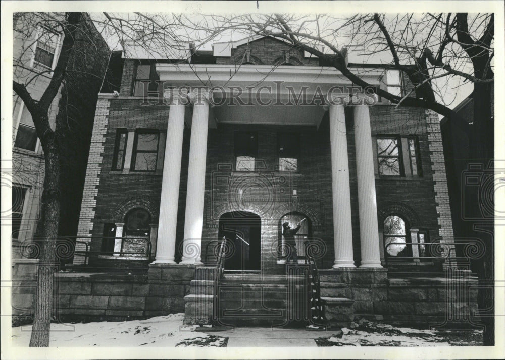 1982 refurbished building 4861 N. Kenmore - Historic Images